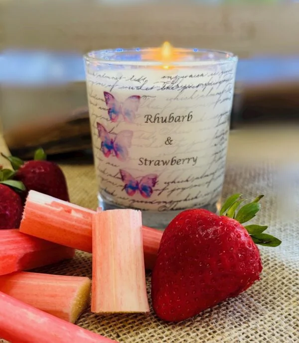 rhubarb & strawberry scented candle