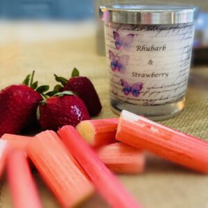 rhubarb & strawberry scented candle