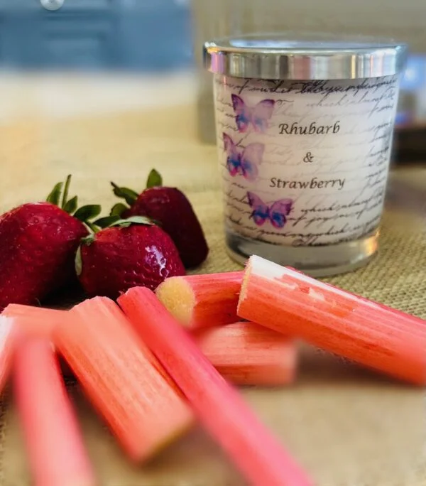 rhubarb & strawberry scented candle